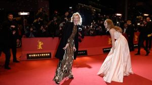 Jede Menge Spaß auf dem roten Teppich der Berlinale: Cate Blanchett (links) und Lily James. Foto: Getty Images Europe