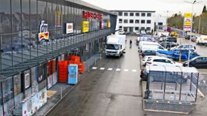 Fünf Geschäfte unter einem Dach und 108 Parkplätze: Das Filder-Center an der Karlstraße öffnet am 14. November seine Türen für die Kundschaft. Foto: Götz   Schultheiss