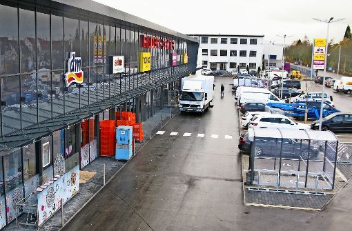 Fünf Geschäfte unter einem Dach und 108 Parkplätze: Das Filder-Center an der Karlstraße öffnet am 14. November seine Türen für die Kundschaft. Foto: Götz   Schultheiss