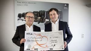 Wilfried Metzger, CEO bei Hyla International (links) mit dem Vorsitzenden der „Aktion Weihnachten“, Jan Sellner. Foto: Pressefoto Horst Rudel/Horst Rudel
