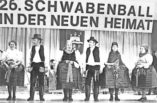Die Schwabenbälle wurden seit 1976 in Gerlingen gefeiert. Trachten- und Tanzvorführungen gehören bis heute dazu. Das Bilder   ist von 1979. Foto: Stadtarchiv Gerlingen