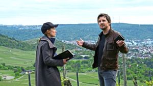 Die Regisseurin Friederike Jehn mit dem Darsteller Felix Klare. Foto: SWR/Benoit Linder