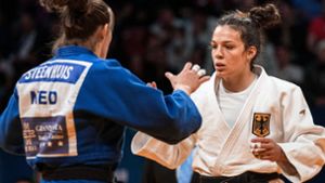 Die Judo-Europameisterin Alina Böhm (rechts) will zu Olympia 2024 in  Paris – und macht parallel einen Master-Abschluss. Foto: imago/GEPA pictures/Johannes Friedl
