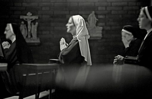 Ein Gebet von Ordensschwestern. In Hoheneck gab es nun eine Begegnung mit früheren Heimkindern, die dem Orden schwere Vorwürfe machen.  Foto: Heinz Heiss