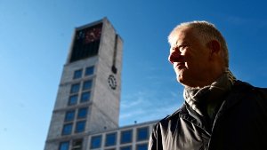 Fritz Kuhn vor dem Stuttgarter Rathaus: Am 7. Januar wird der langjährige Grünen-Vordenker dort den Christdemokraten Wolfgang Schuster ablösen. Foto: dpa