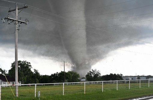 In den USA sind Tornados wie hier am 9. Mai 2016 bei der Stadt Wynnewood (US-Bundesstaat Oklahoma) sehr häufig. In Deutschland ist das Wetterphänomen selten. Foto: AFP