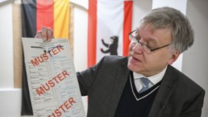 Stephan Bröchler soll als Landeswahlleiter sicherstellen, dass dieses Mal alles klappt. Foto: dpa/Jens Kalaene