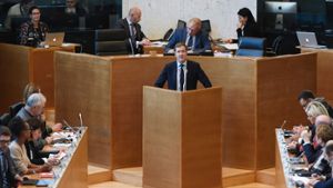 Paul Magnette spricht im Parlament der Wallonie. Foto: AFP