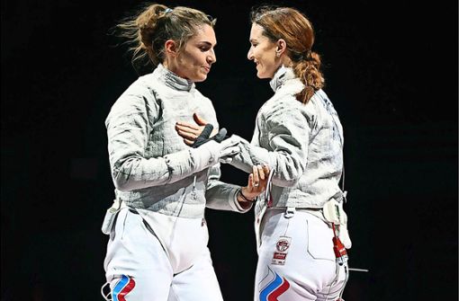Sofja Welikaja  (li.)  und Sofia Podzniakova: Im Fechten sind russische und belarussische Athletinnen und Athleten wieder zugelassen. Foto: imago/Valery Sharifulin
