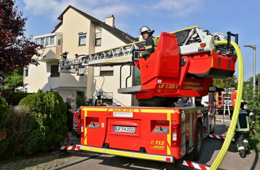 Die Feuerwehr musste das Mehrfamilienhaus im Heuweg räumen. Foto: KS-Images.de/Andreas Rometsch