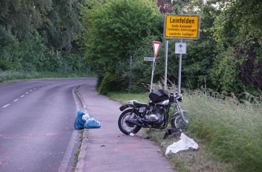 Bei dem Unfall zwischen Musberg und Oberaichen wurde ein 88-jähriger schwerst verletzt, sein Hund kam ums Leben. Foto: 7aktuell.de//Andreas Werner