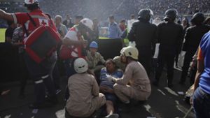 Massenpanik vor Stadion – mindestens fünf Tote
