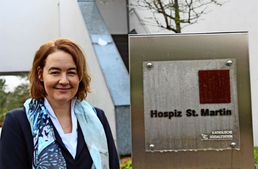 Margit Gratz weiß, dass die Zusammenarbeit mit haupt- und ehrenamtlichen Kräften  im Hospiz eine Art von Führung erfordert, die anders ist als in normalen Wirtschaftsunternehmen. Foto: Tilman Baur