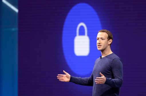 Auf der großen Bühne verspricht der Facebook-Chef Mark Zuckerberg gerne guten Datenschutz. Foto: AP