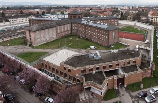 Im Freiburger Gefängnis hat sich ein Gefangener vermutlich selbst getötet. (Archivbild) Foto: dpa/Patrick Seeger