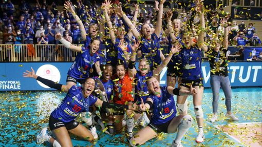 Der letzte Pokalsieg der Stuttgarter Volleyballerinnen liegt zwei Jahre zurück – in Wiesbaden gab es 2022 einen 3:0-Erfolg gegen den Dresdner SC. Foto: Baumann