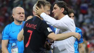 Er hat seine Stars wie Ivan Rakitic im Griff und zu einer Einheit geformt: Kroatiens Nationaltrainer Zlatko Dalic (re.). Foto: dpa