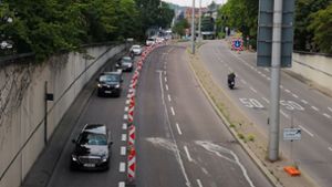 Zwei Fahrbahnen der Hauptstätter Straße bleiben längere Zeit Sperrzone. Foto: Andreas Rosar