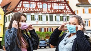 Wer in Corona-Zeiten  durch die Esslinger Altstadt bummeln will, soll sich ständig schützen. Foto: I/nes Rudel