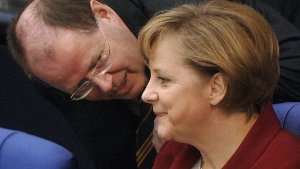 Kanzlerin Angela Merkel (CDU, rechts) und SPD-Kanzlerkandidat Peer Steinbrück  Foto: dpa