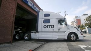 Roboter-Lastwagen transportiert 50 000 Dosen Bier
