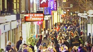 Bei der langen Einkaufsnacht herrschte großer Andrang auf der Königstraße. Foto: Lg/Jan Reich