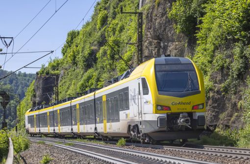 Ein Zug von Go-Ahead ist auf der Geislinger Steige unterwegs. Foto: imago /Arnulf Hettrich