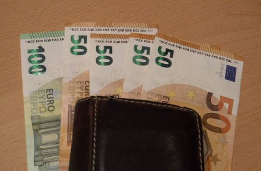 Ostdeutsche verdienen im Schnitt 12.000 Euro weniger als Westdeutsche. Foto: IMAGO/Lobeca