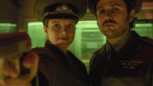 Jella Haase und Dimitrij Schaad spielen die Hauptrollen in der Netflix-Serie Kleo. Foto: Robert Palka/Netflix
