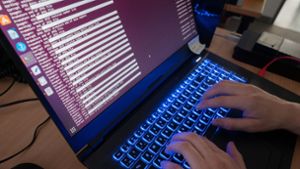 Cyber-Angriffe verhindern: Landesregierung will Online-Kommunikation in der Verwaltung überarbeiten. Foto: dpa/Julian Stratenschulte
