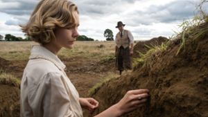 Sie umkreisen einander: Carey Mulligan und Ralph Fiennes in „Die Ausgrabung“. Foto: Netflix/Larry Horricks
