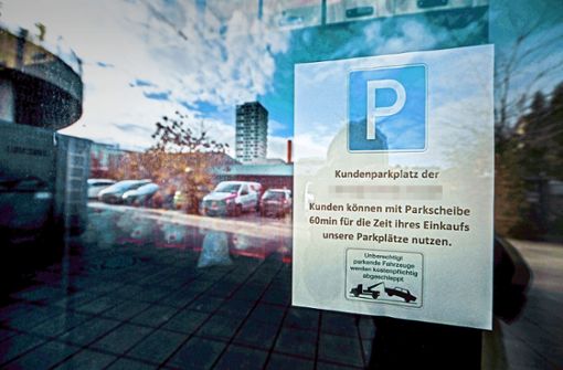 Auf immer mehr Privatflächen werden Abschleppunternehmen beauftragt, Falschparker an den Haken zu nehmen. Foto: Lichtgut/Leif-Hendrik Piechowski