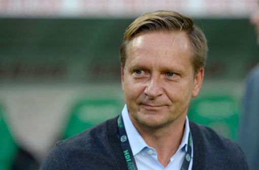 Horst Heldt will mit Hannover gegen seinen Ex-Verein VfB Stuttgart punkten. Foto: dpa