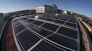 Bis 2025 sollen eigentlich alle Stuttgarter Schuldächer mit Photovoltaik-Anlagen bestückt sein. Foto: Lichtgut/Leif Piechowski