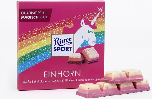 „Einem Regenbogen nachempfunden“: Es ist nur eine dreischichtige Schokolade in Glitzerverpackung, doch für Einhorn-Fans ist die Ritter-Sonderedition ein Muss. Foto: Ritter Sport