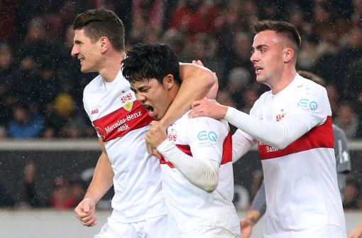 1:1-Ausgleich? Denkste! Wataru Endos (Mitte) Treffer zum 1:1 gegen den 1. FC Nürnberg wurde vom Videoschiedsrichter zurückgenommen. Foto: Baumann