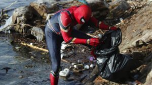 Unter dem Spiderman-Kostüm steckt der 36-jährige Rudi Hartono. Foto: dpa