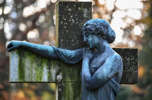 Die unfassbare Tat geschah auf einem Friedhof in Oberhausen. Foto: dpa-Zentralbild