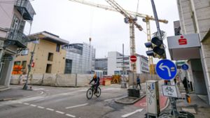 Nach fast vier Jahren Baustelle soll in der Schillerstraße bald wieder der Verkehr fließen. Foto: Simon Granville
