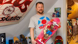 Phillip Kerschbaum sammelt alte Skateboards. Foto: /Stefanie Schlecht