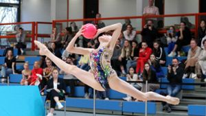 Grazie und Eleganz auf höchstem Niveau: Darja Varfolomeev hat den Ball fest im Griff – und die Olympischen Spiele in Paris im Blick. Foto: Eva Herschmann