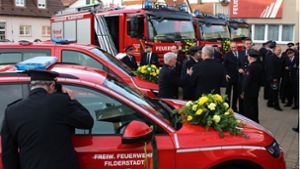 In Filderstadt sind erst kürzlich  fünf brandneue Einsatzfahrzeuge an die Feuerwehr übergeben worden. Wenn die roten Fahrzeuge ausrücken, kostet das künftig deutlich mehr. Foto: Caroline Holowiecki