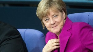 Angela Merkel freut sich schon auf das Deutschland-Spiel gegen Frankreich.  Foto: dpa
