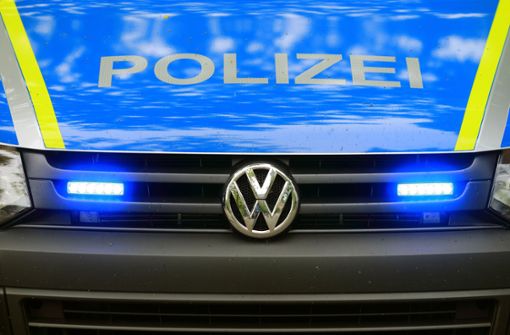 Die Polizei sucht Zeugen zu dem Vorfall. (Symbolbild) Foto: picture alliance/dpa/Jens Wolf