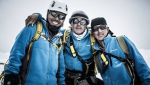 Schick im Schnee: So tragen die Profis ihre Fleecejacken: drei Bergsteiger im Himalaja. Foto: imago/robertharding/imago stock&people