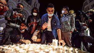 Gedenken an die Opfer der Messerattacke in Nizza. Foto: dpa/Valery Hache