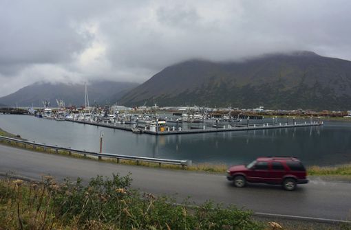 Ein kleiner Hafen an Alaskas Küste. Foto: AP/Kodiak Daily Mirror