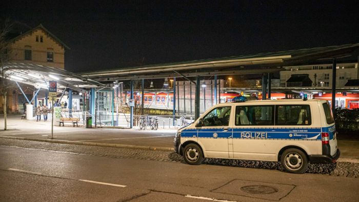 In S-Bahn auf Person eingestochen – Täter flüchtig