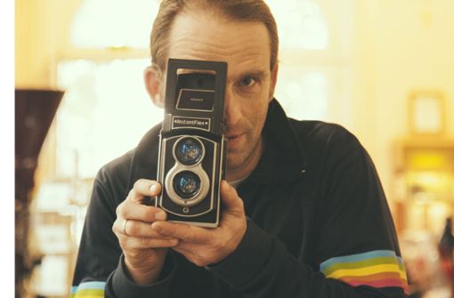 Florian Kaps hat erst die Polaroid gerettet. Jetzt bietet er in Wien analogen Freunden eine Anlaufstelle. Foto: Eva Mühlbacher