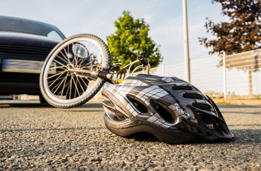 Der Fahrradfahrer wurde leicht verletzt ins Krankenhaus gebracht (Symbolbild). Foto:  